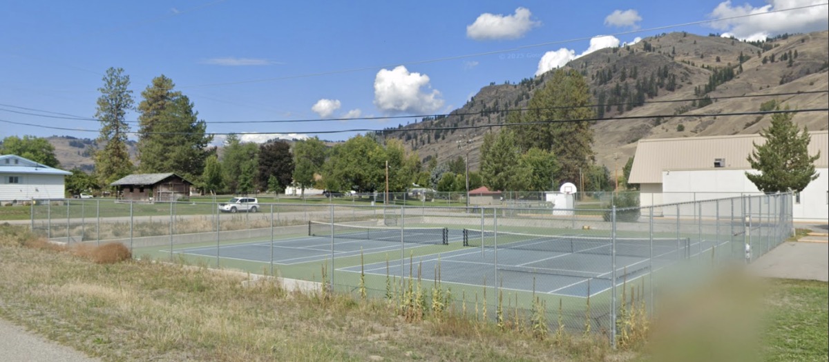 Midway Courts tennis courts